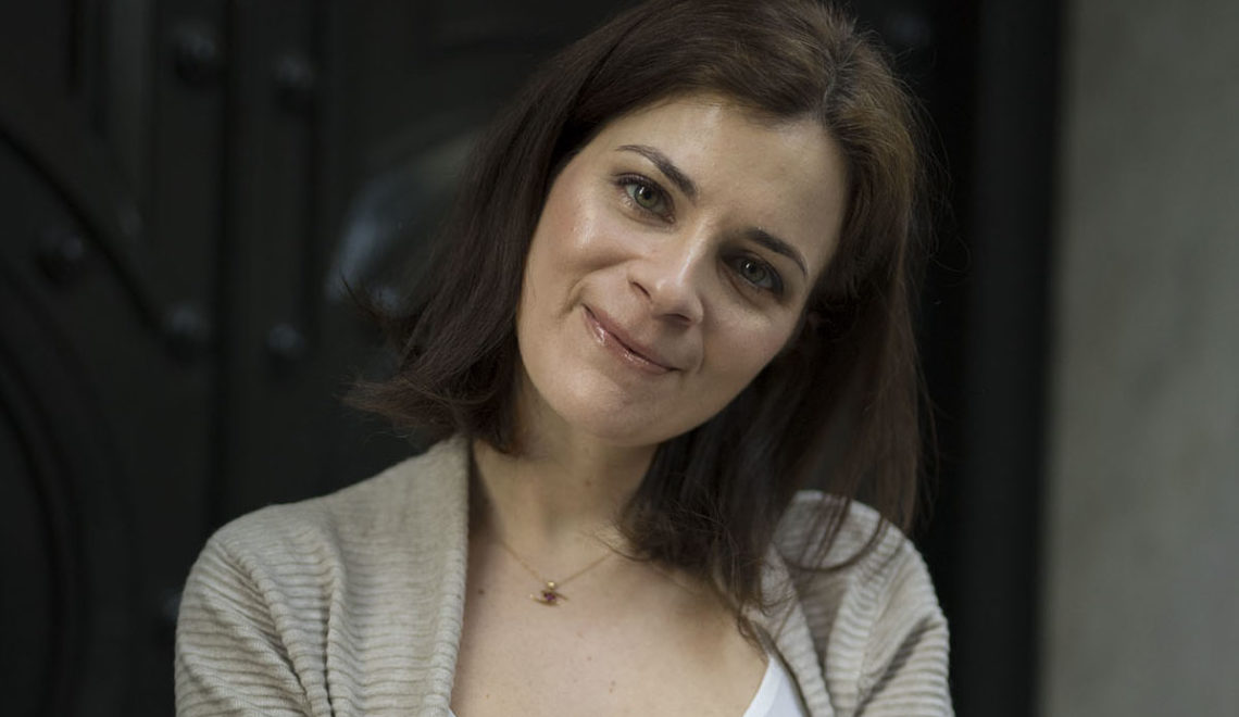 Mixing Neutrals and Burgundy