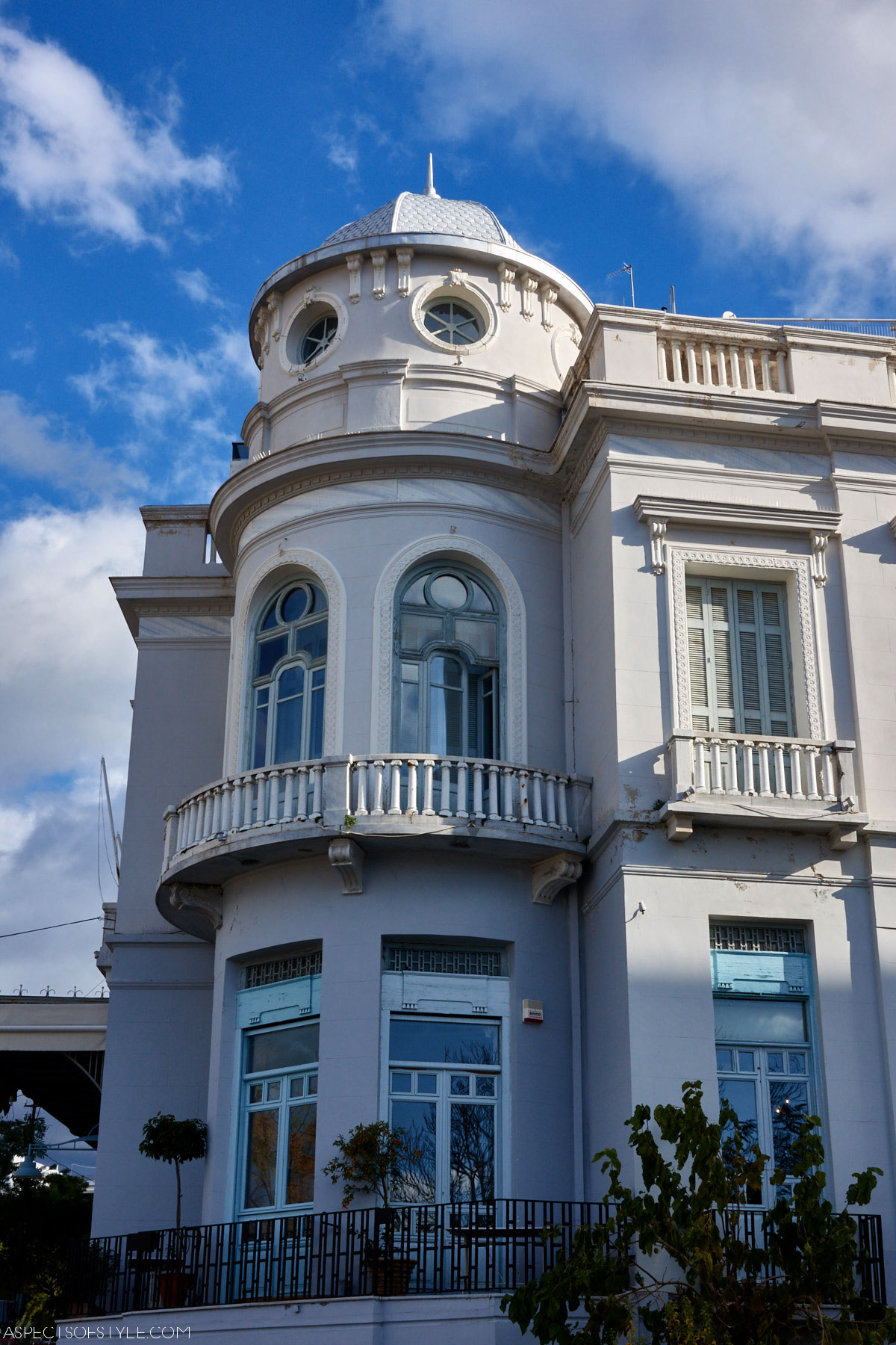 corner building with rounded corner and dome in Patras