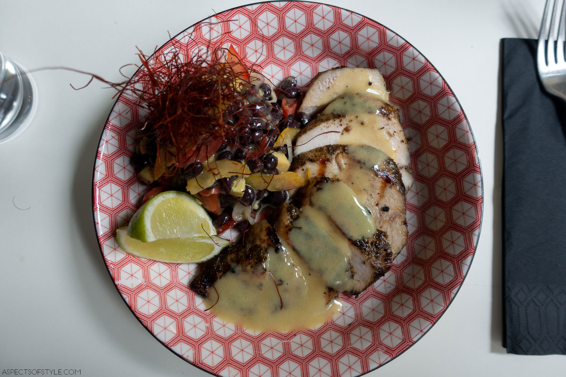 Chicken fillet with lime vinaigrette and black beans sauce