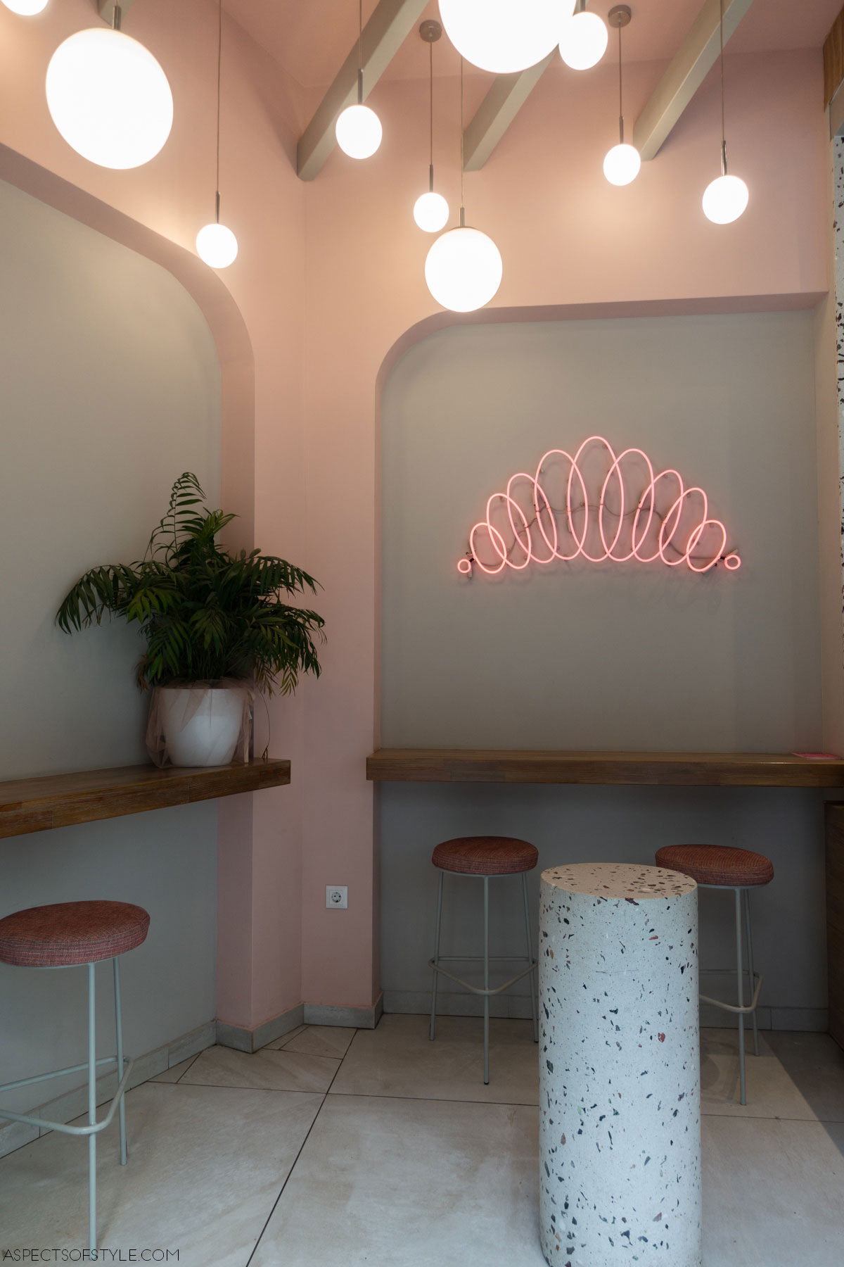 Overoll Croissanterie, Athens