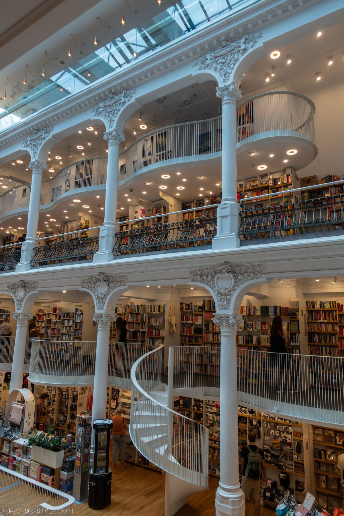 Carturesti Carusel bookstore Bucharest