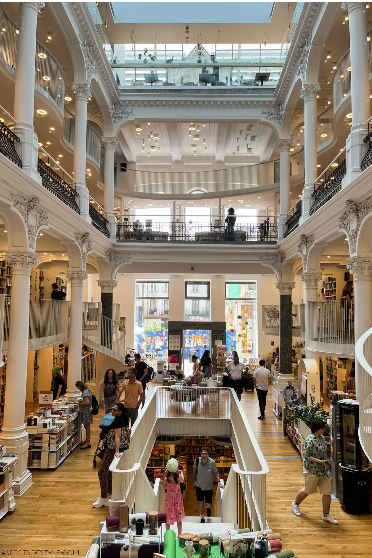 Carturesti Carousel bookstore, Bucharest