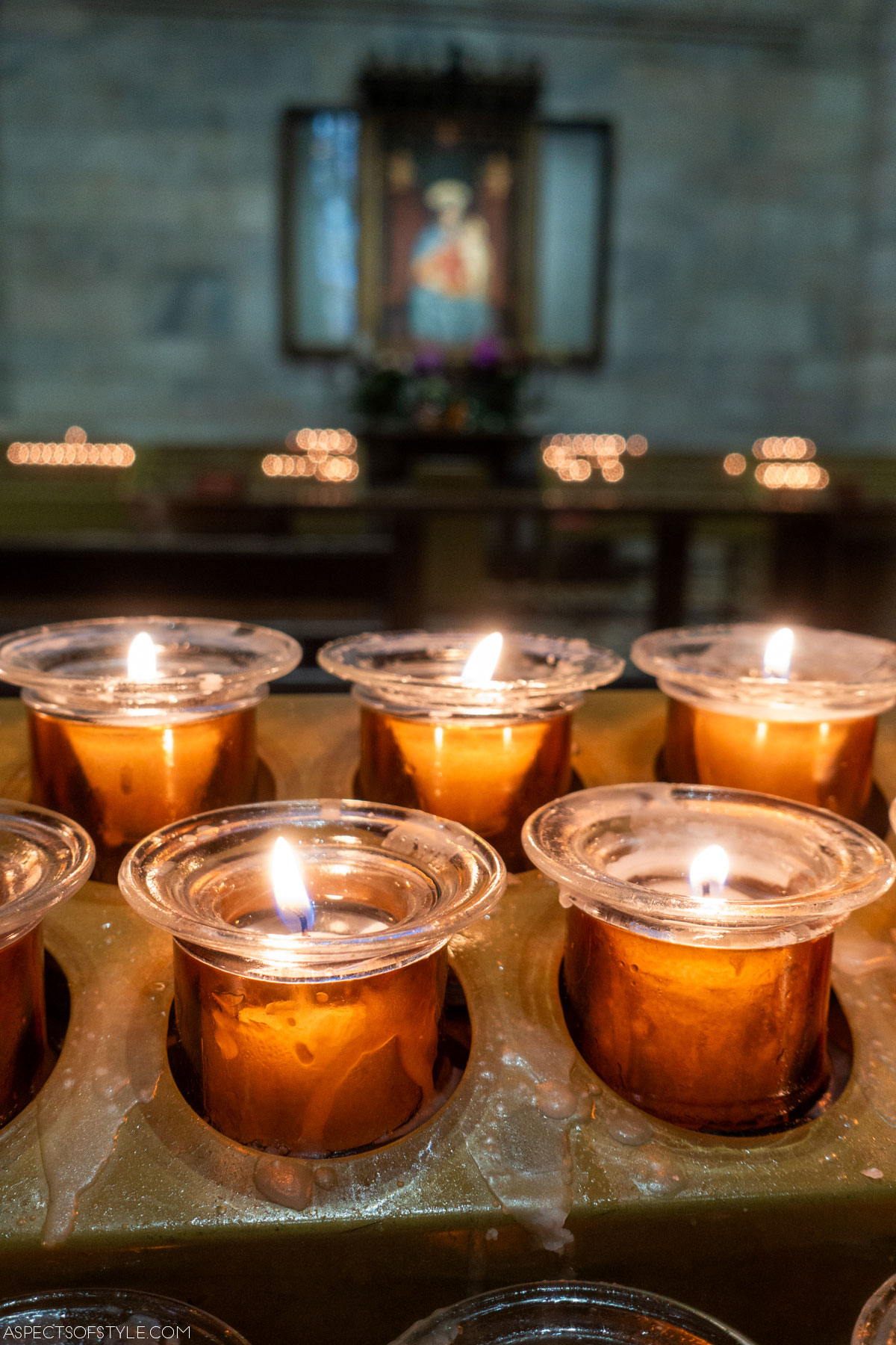 votive candles inside the Milano Duomo