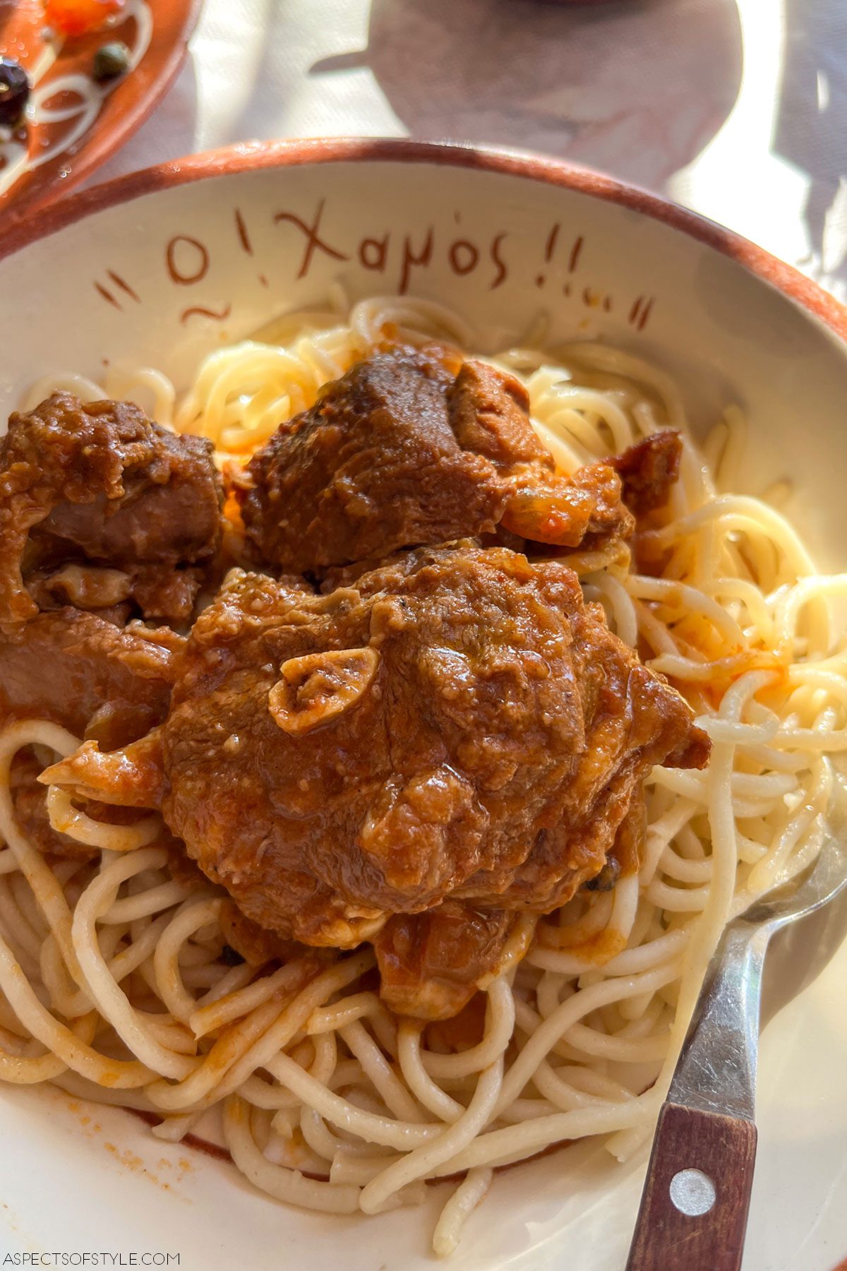 spaghetti with meat at O! Hamos restaurant, Milos