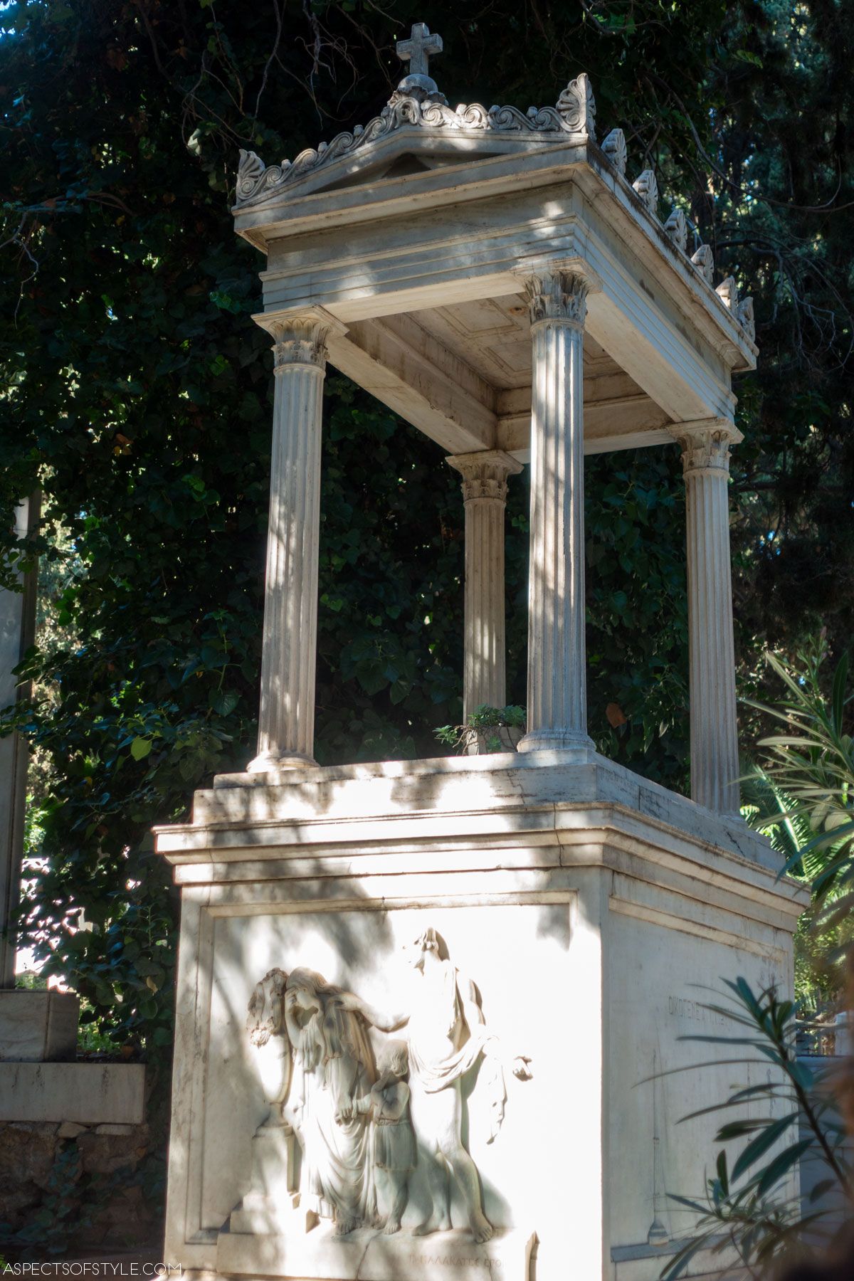 ciburium (canopy) style tomb belonging to Yiotis Family, Athens First Cemetery