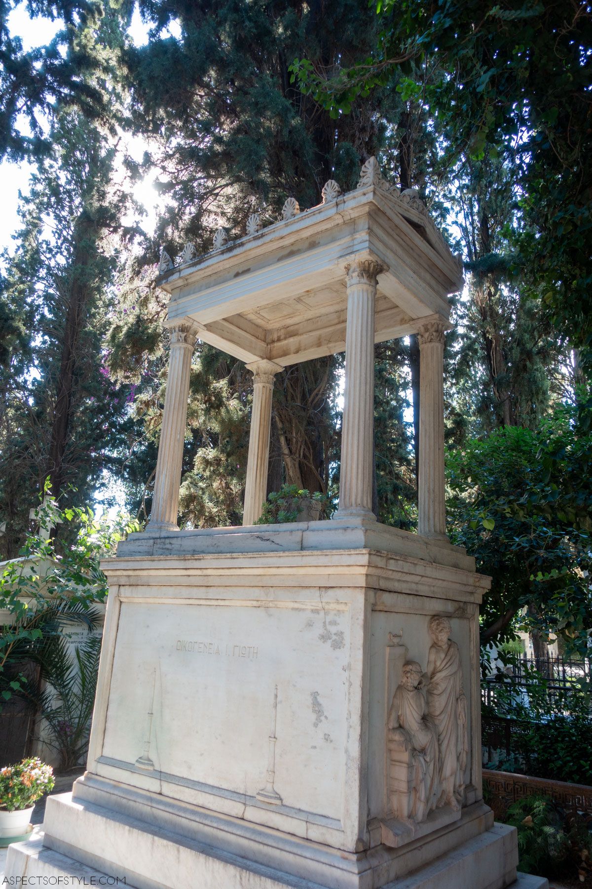 ciburium (canopy) style tomb belonging to Yiotis Family, Athens First Cemetery