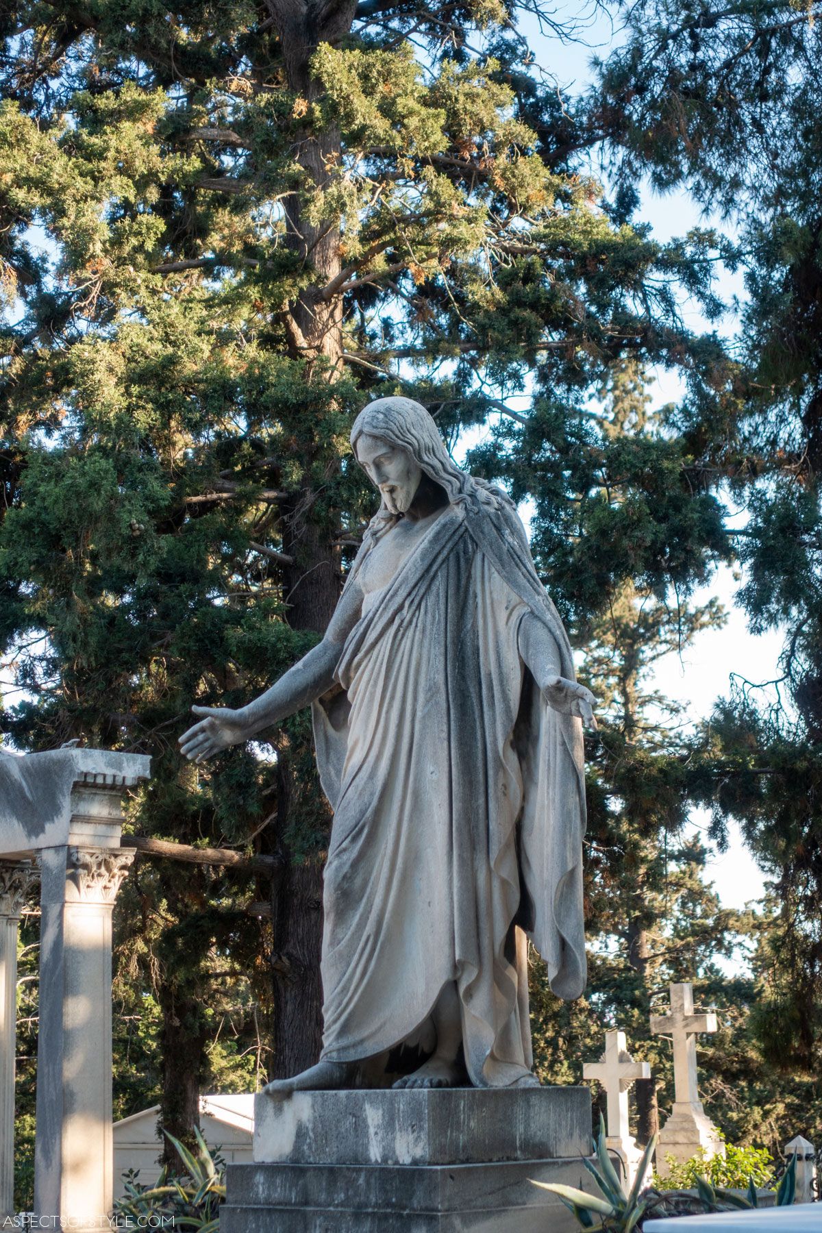 sculpture depicting Christ by George Papagiannis, Athens First Cemetery